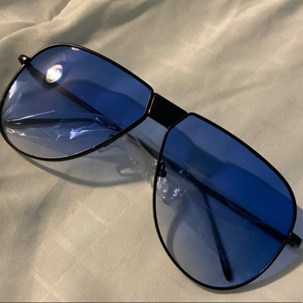 SUNGLASSES 105